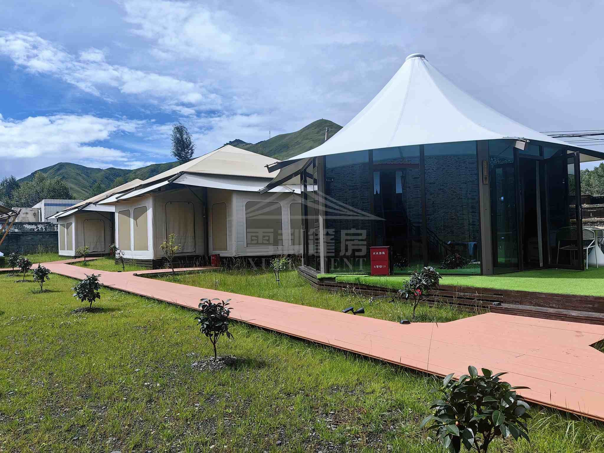 酒店帳篷極速落成,調(diào)和營(yíng)地住宿壓力與自然奢華